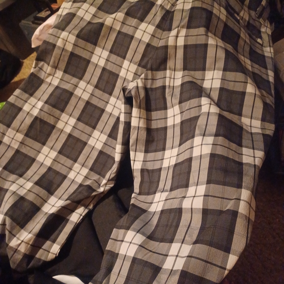 Izod Golf Checkered Pants in Black and Gray - Picture 1 of 3